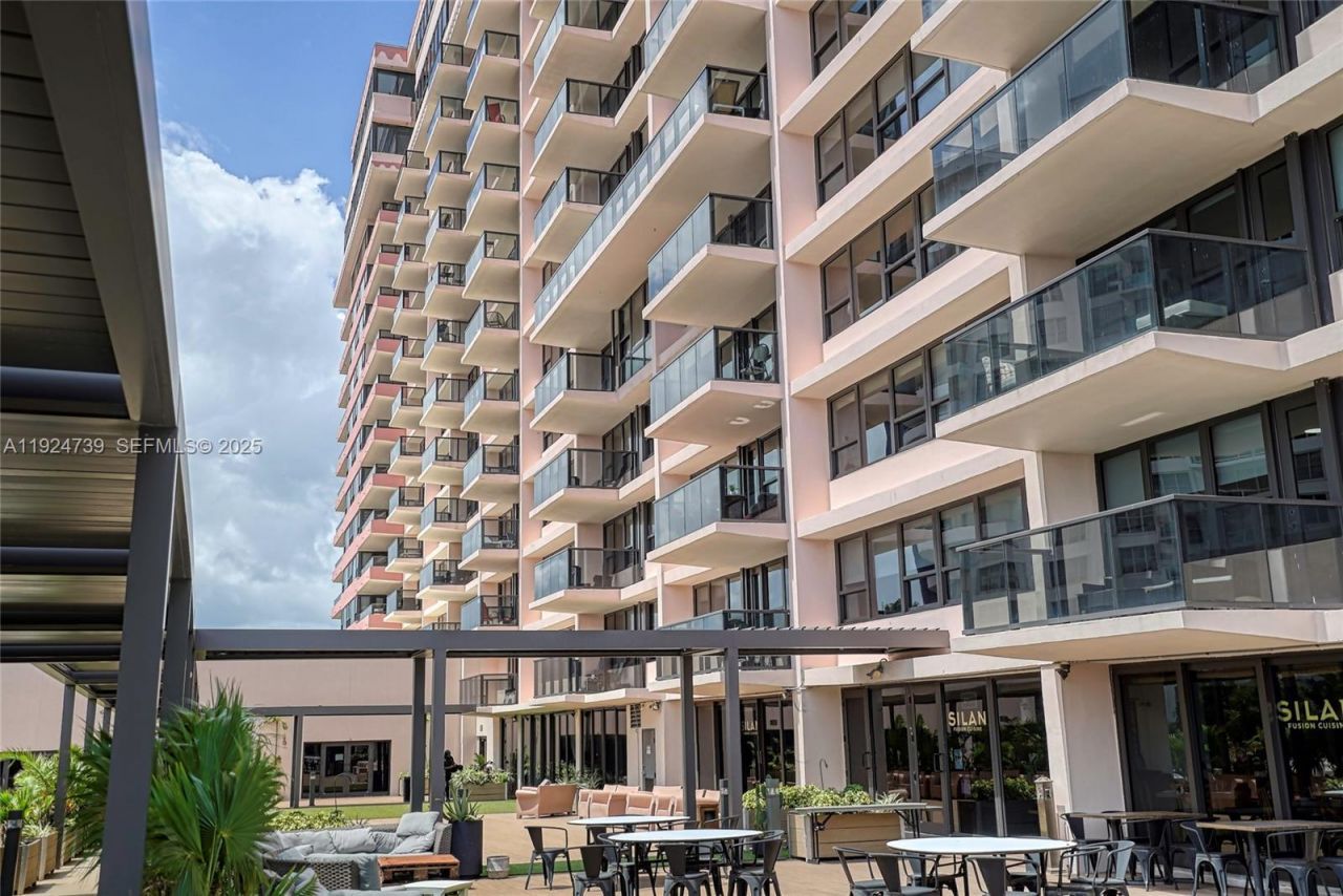 5225 Collins Ave, Unit 1204, Miami Beach, FL 33140 Photo