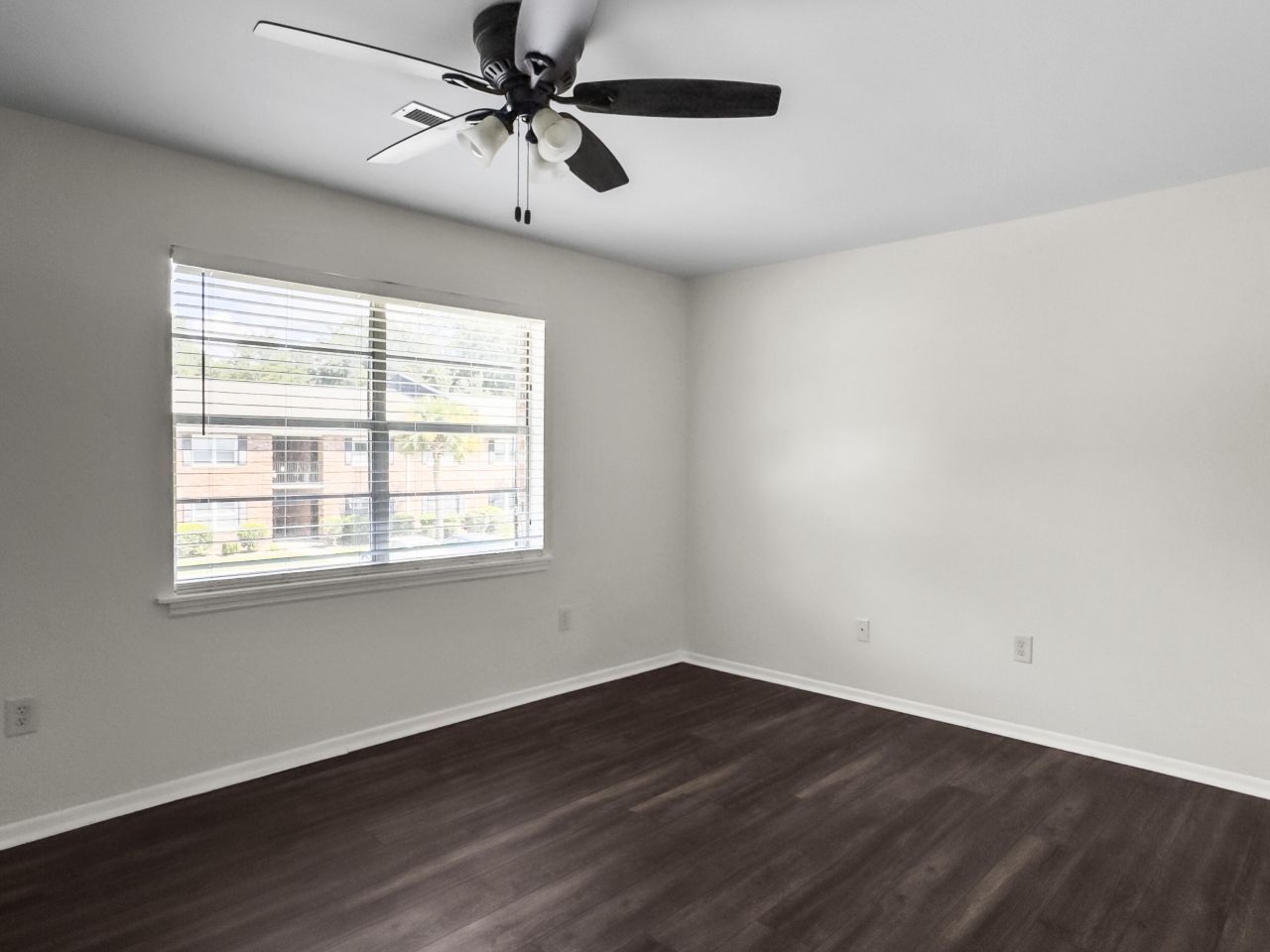 415 Parkdale Drive Photo 11