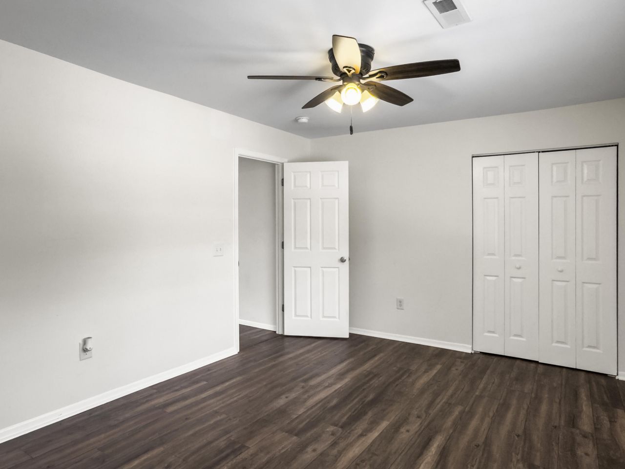 415 Parkdale Drive Photo 12