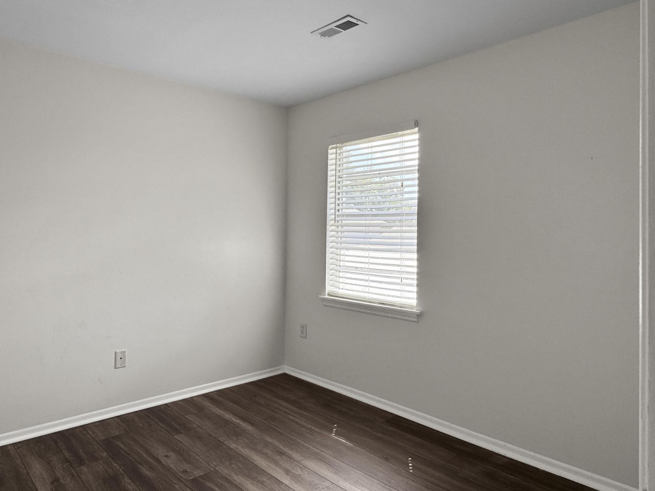 415 Parkdale Drive Photo 15