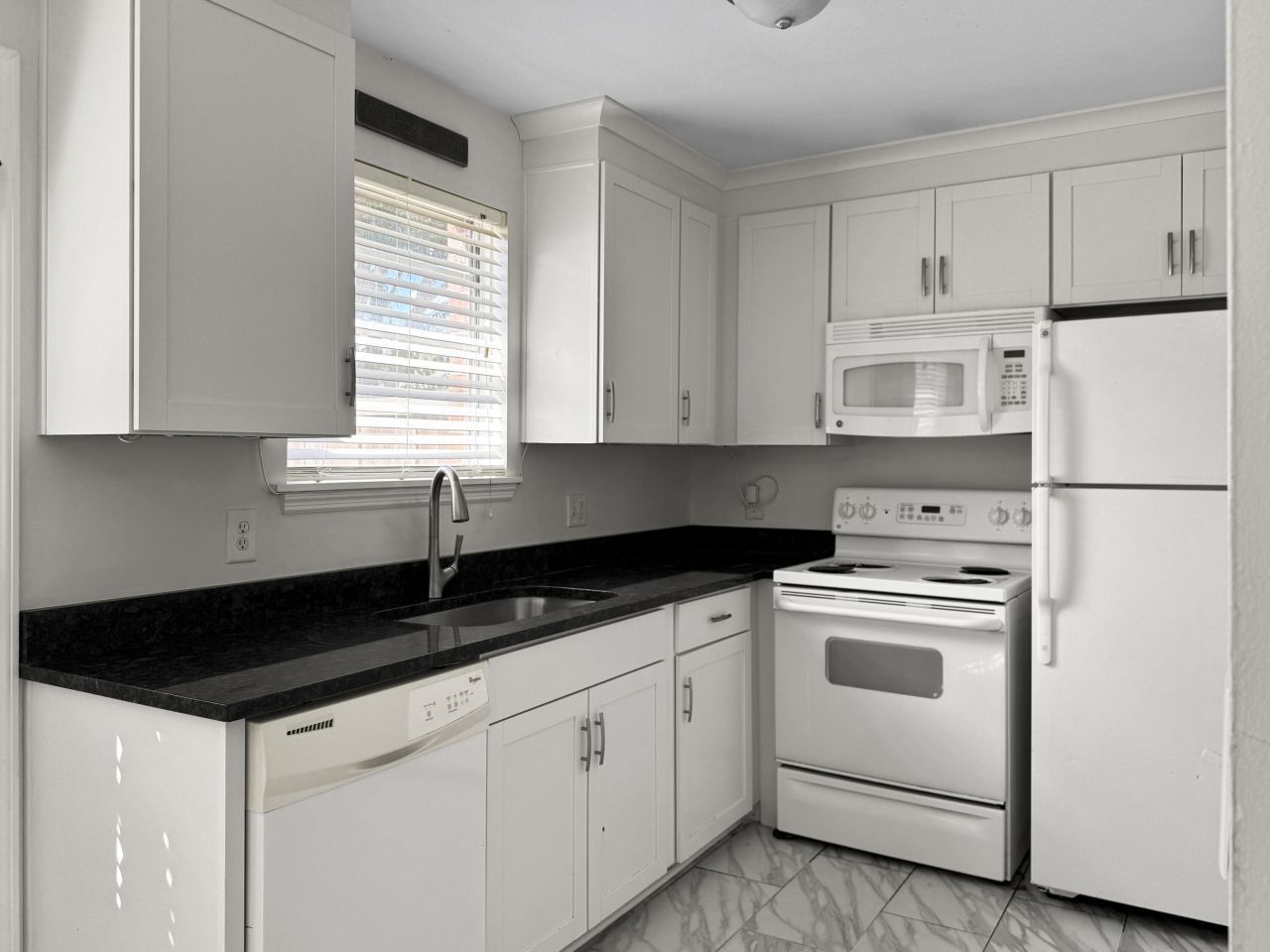 415 Parkdale Drive Photo 22