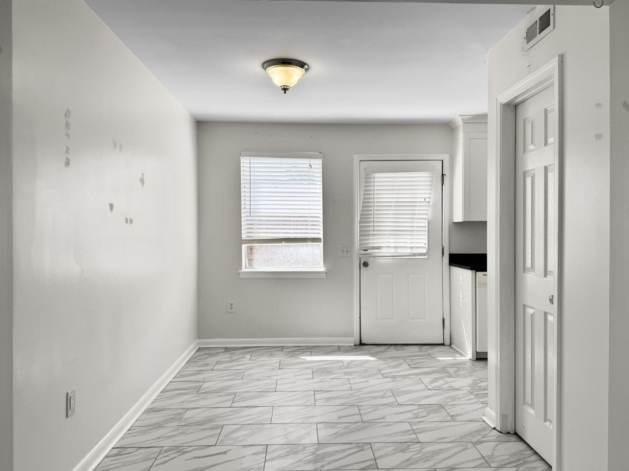 415 Parkdale Drive Photo 4