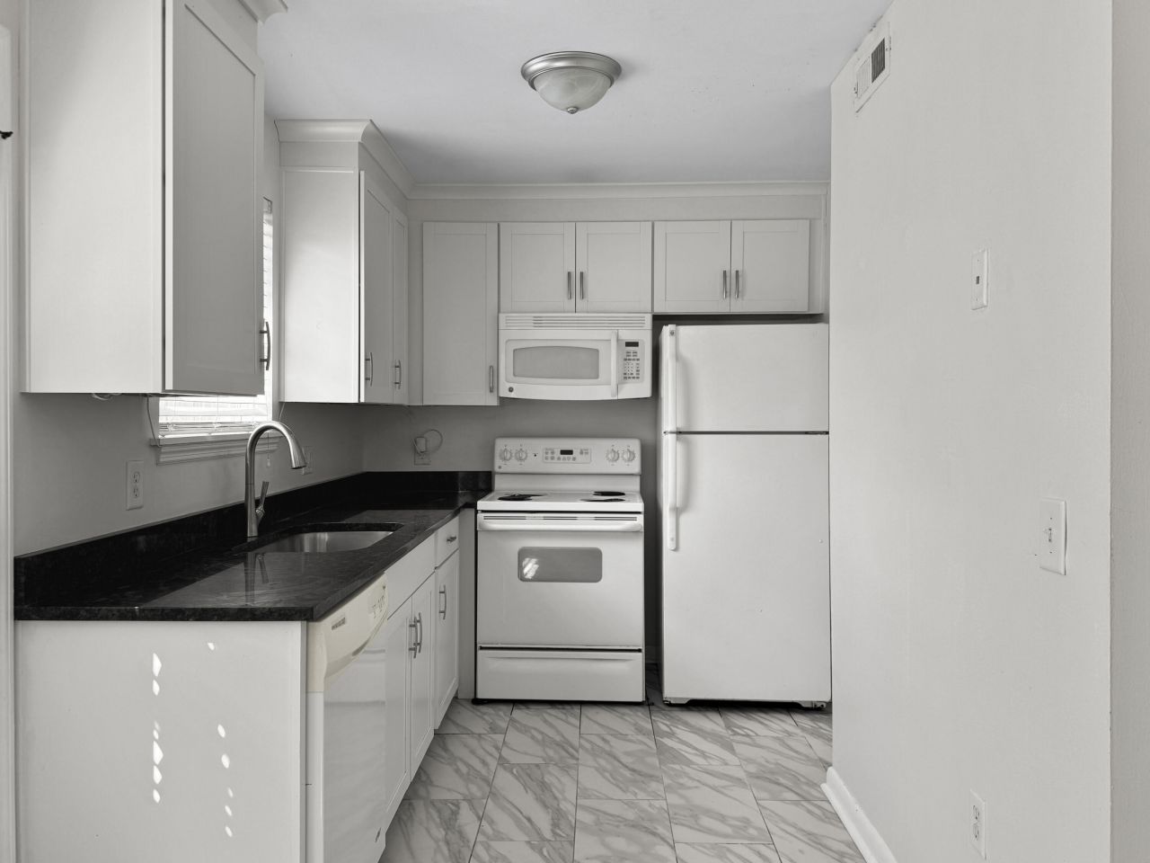 415 Parkdale Drive Photo 5