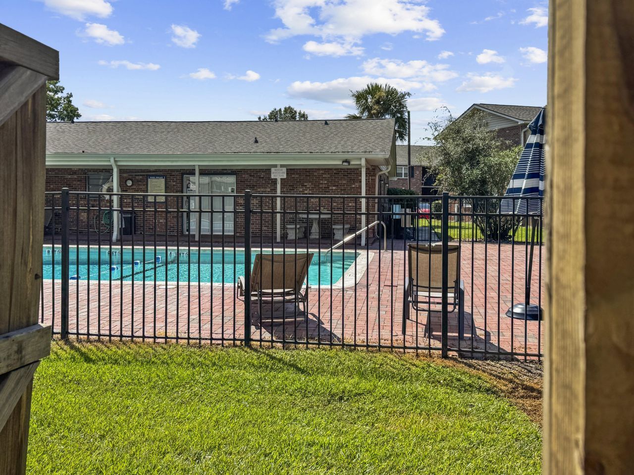 415 Parkdale Drive Photo 7