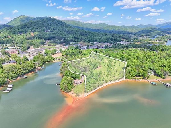 314 Lakeside Drive, Hiawassee, GA 30546