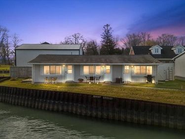 9287 N River Road, Algonac, MI 48001