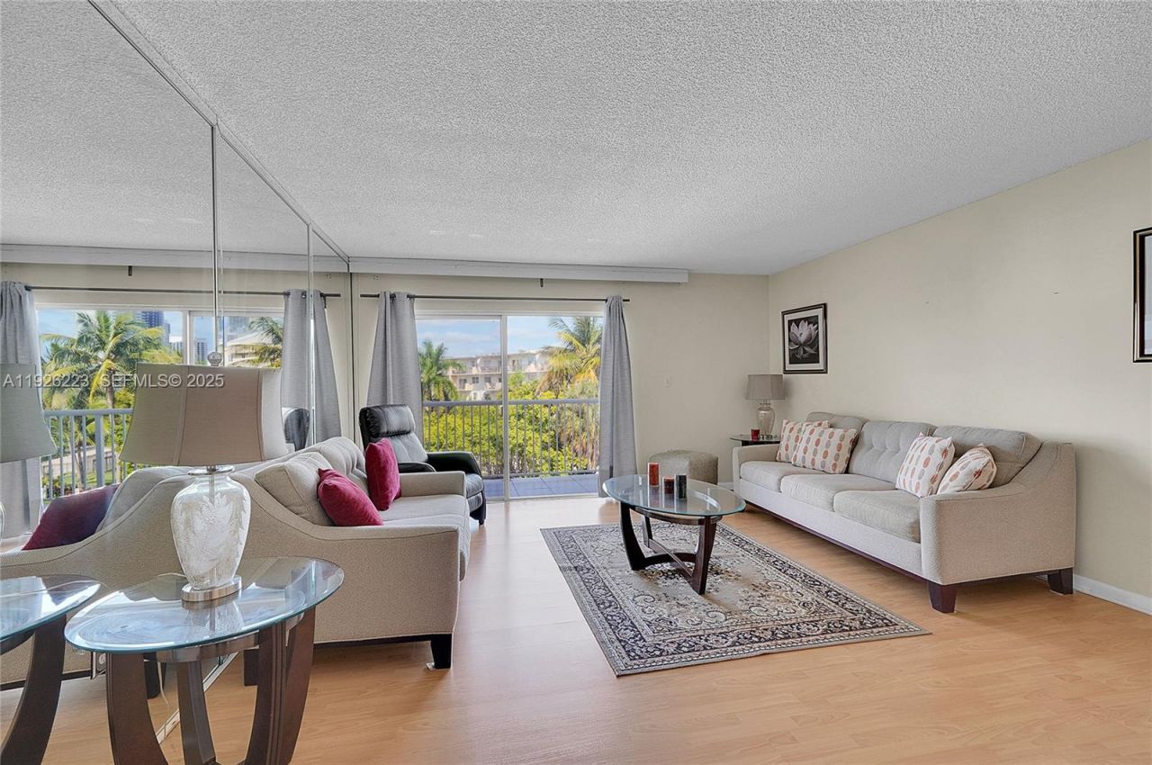 17800 Atlantic Blvd, Unit 409, Sunny Isles Beach, FL 33160 Photo