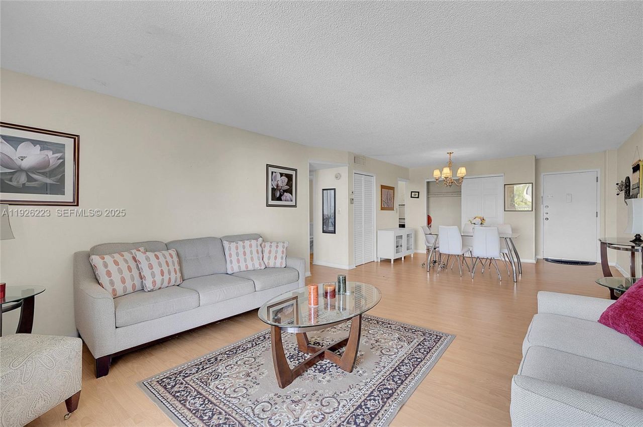 17800 Atlantic Blvd, Unit 409, Sunny Isles Beach, FL 33160 Photo