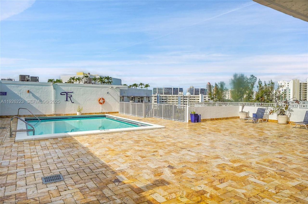 17800 Atlantic Blvd, Unit 409, Sunny Isles Beach, FL 33160 Photo