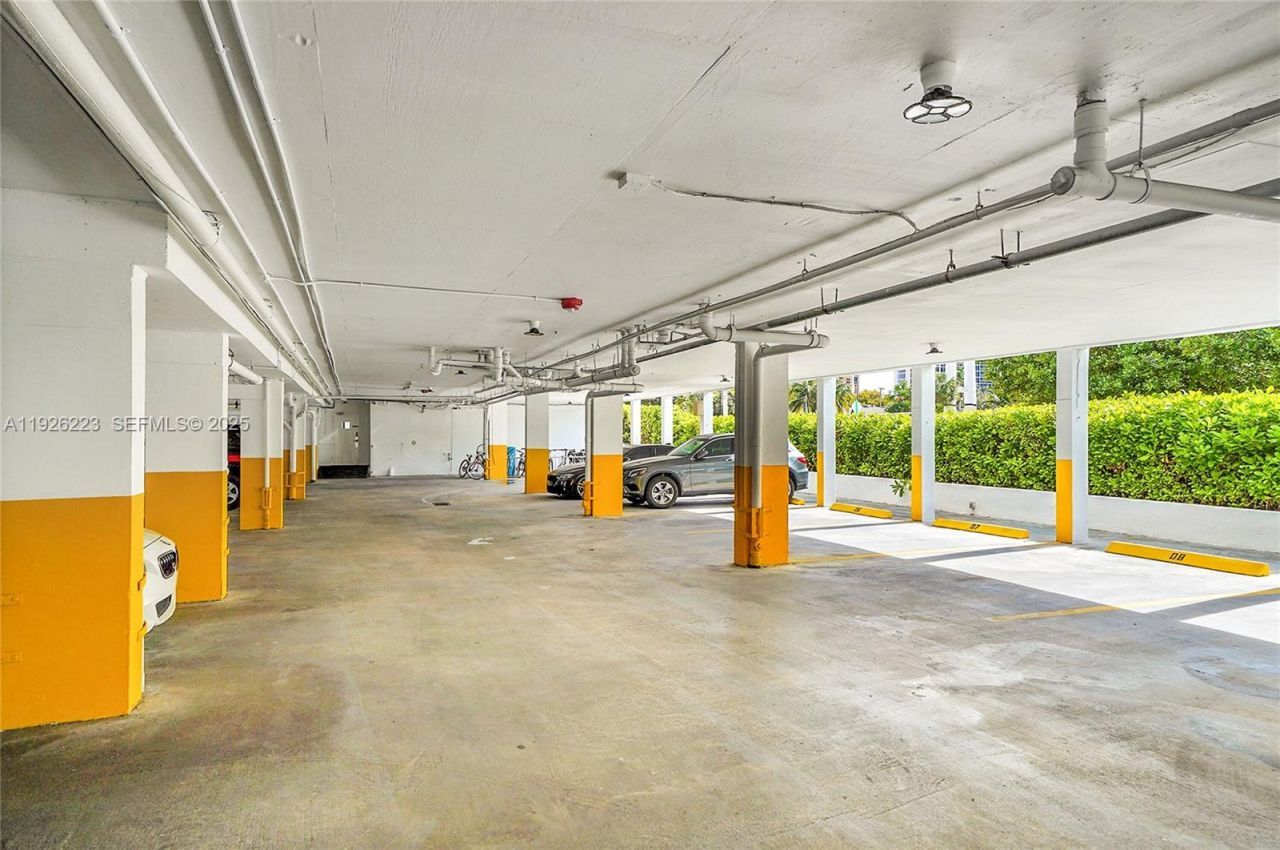 17800 Atlantic Blvd, Unit 409, Sunny Isles Beach, FL 33160 Photo