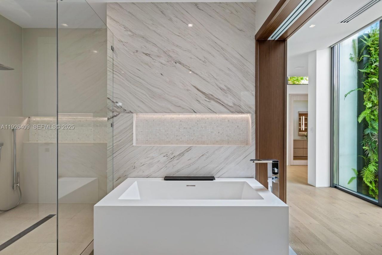 6480 Allison Rd, Miami Beach, FL 33141 Photo