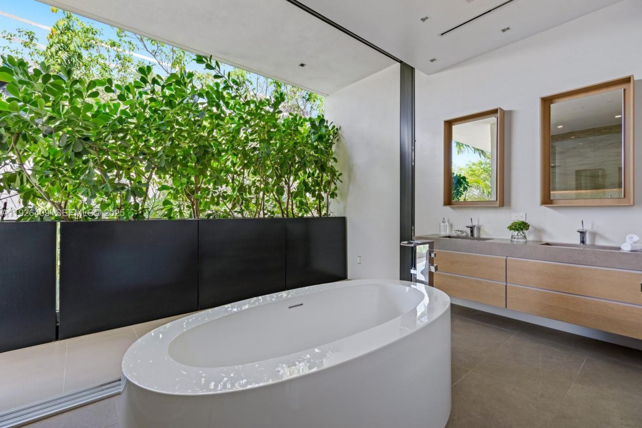 6480 Allison Rd, Miami Beach, FL 33141 Photo