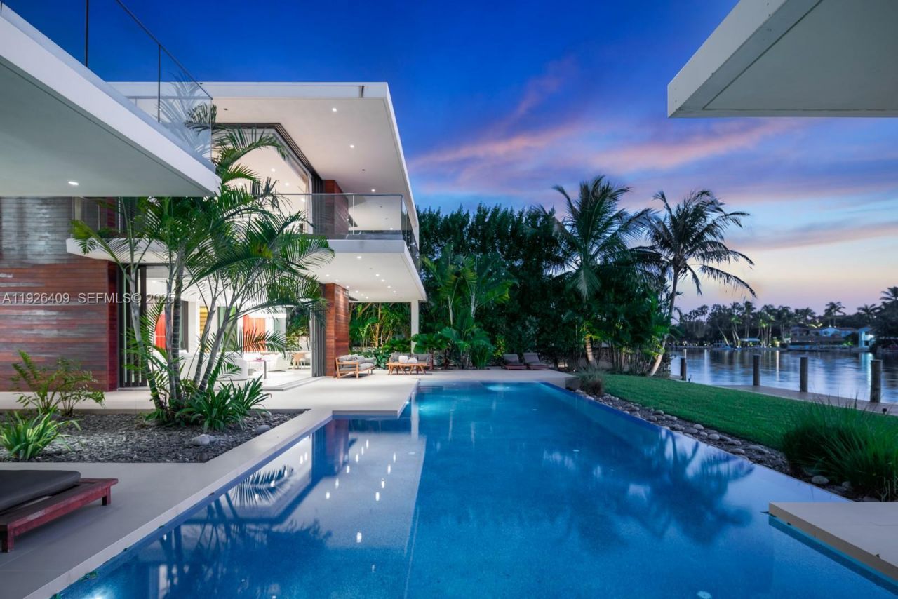 6480 Allison Rd, Miami Beach, FL 33141 Photo