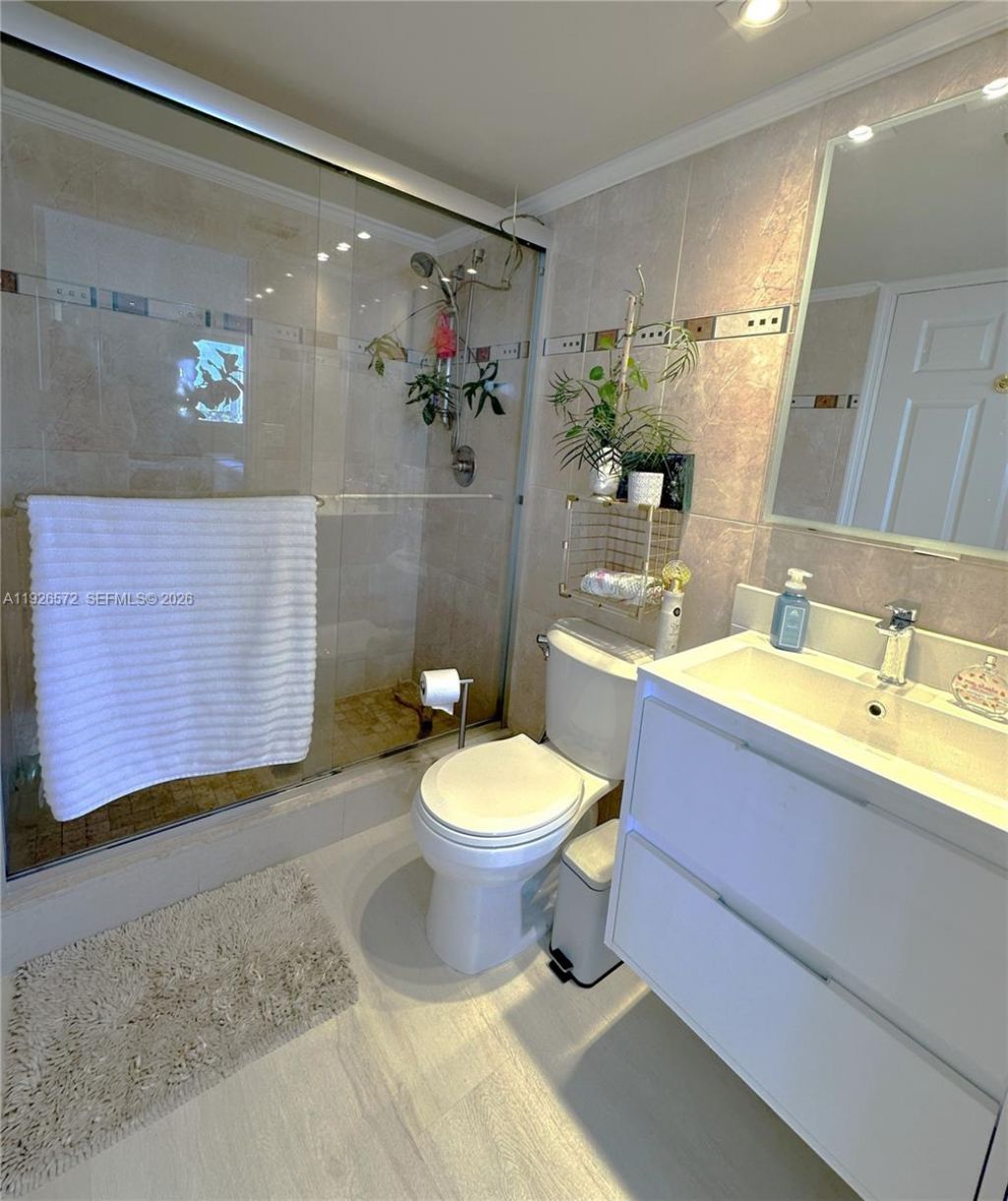 18000 N Bay Rd, Unit 603, Sunny Isles Beach, FL 33160 Photo