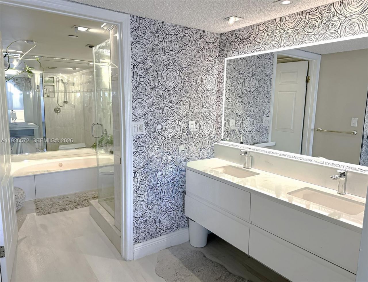 18000 N Bay Rd, Unit 603, Sunny Isles Beach, FL 33160 Photo