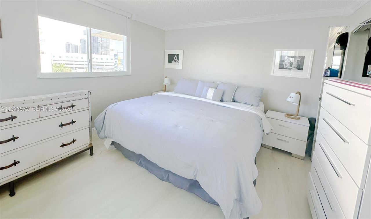 18000 N Bay Rd, Unit 603, Sunny Isles Beach, FL 33160 Photo