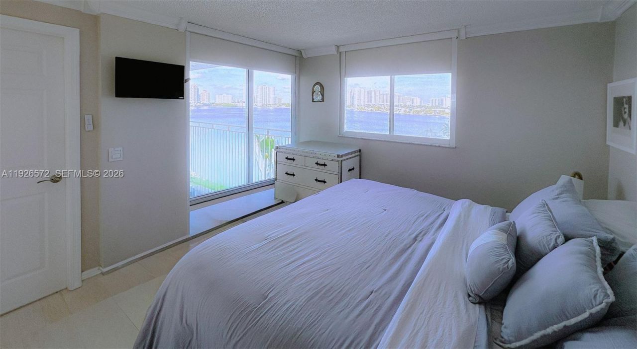 18000 N Bay Rd, Unit 603, Sunny Isles Beach, FL 33160 Photo