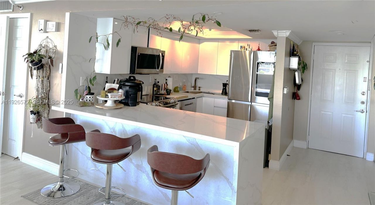 18000 N Bay Rd, Unit 603, Sunny Isles Beach, FL 33160 Photo