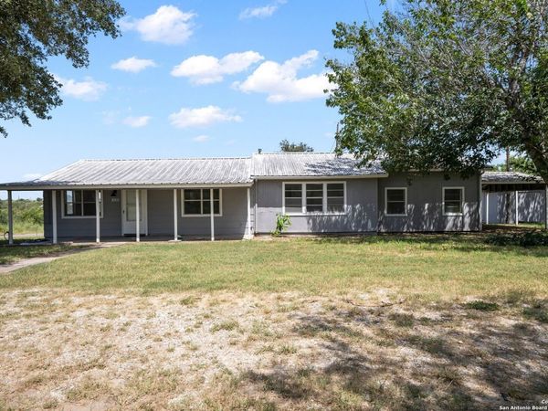 128 Live Oak Ln, Sandia, TX 78383