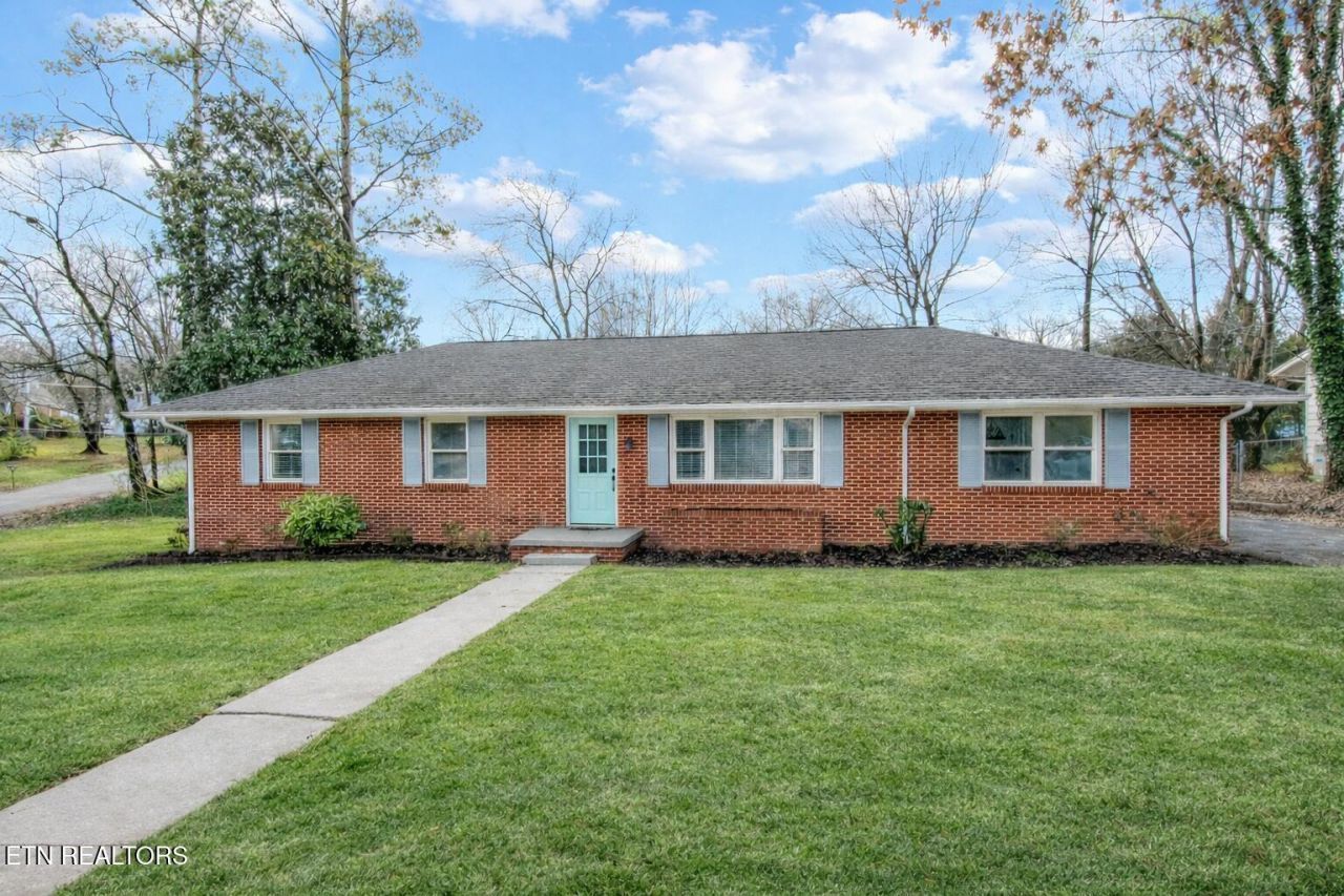 1202 Tapoco Ave, Maryville, TN 37801 Main Photo