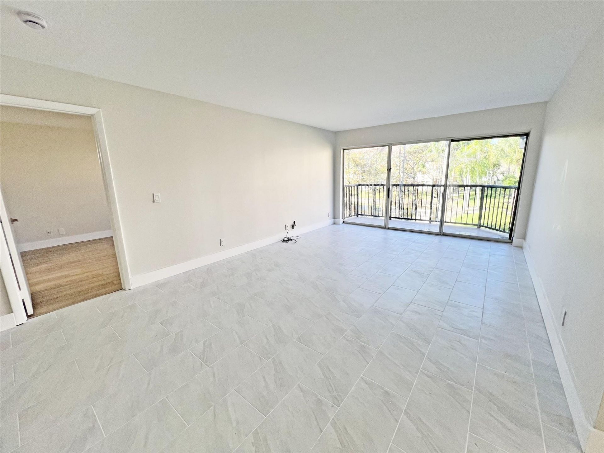9055 Wiles Road, Unit 208, Coral Springs, FL 33067 Photo