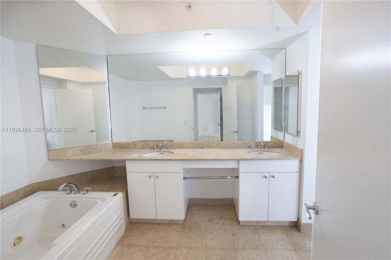 4779 Collins Ave, Unit 504, Miami Beach, FL 33140 Photo