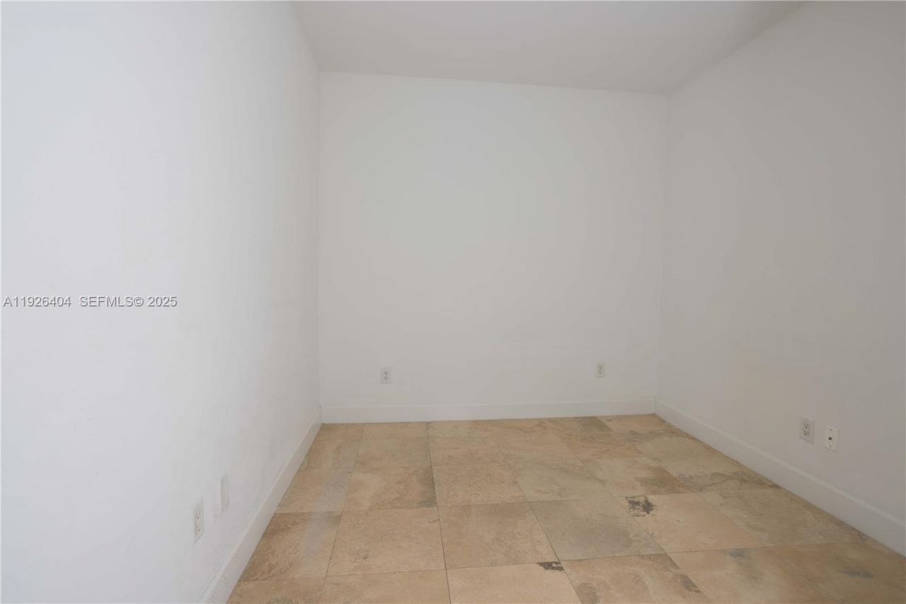 4779 Collins Ave, Unit 504, Miami Beach, FL 33140 Photo