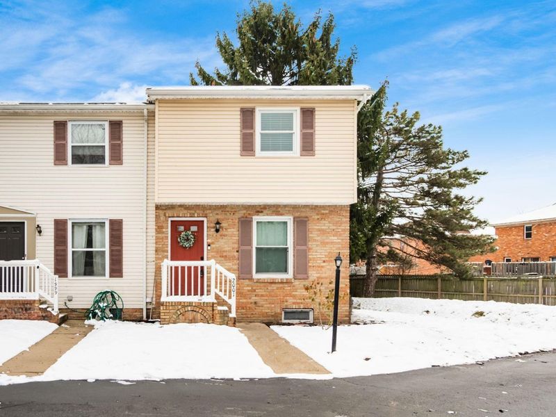 2001 Sawbury Boulevard, Columbus, OH 43235 Photo 2