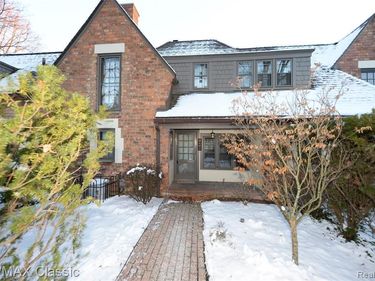 1060 Wimbleton Drive, Birmingham, MI 48009