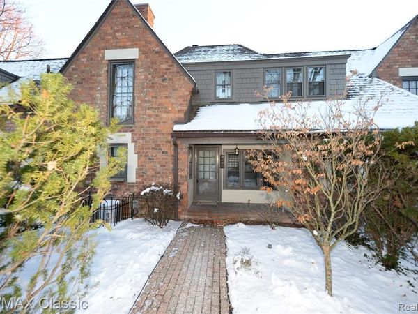 1060 Wimbleton Drive, Birmingham, MI 48009