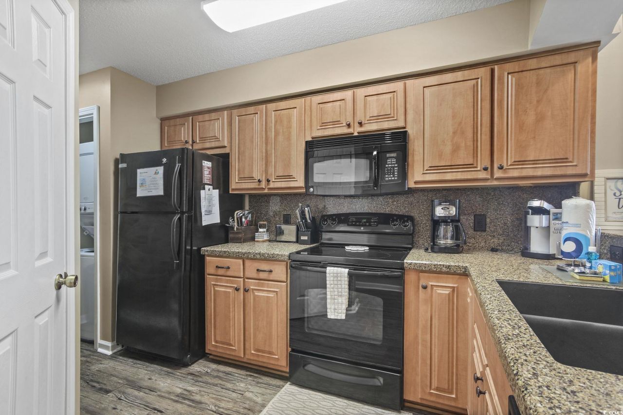 1900 Duffy St. Photo 18