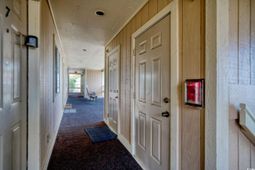 1900 Duffy St. photo 4