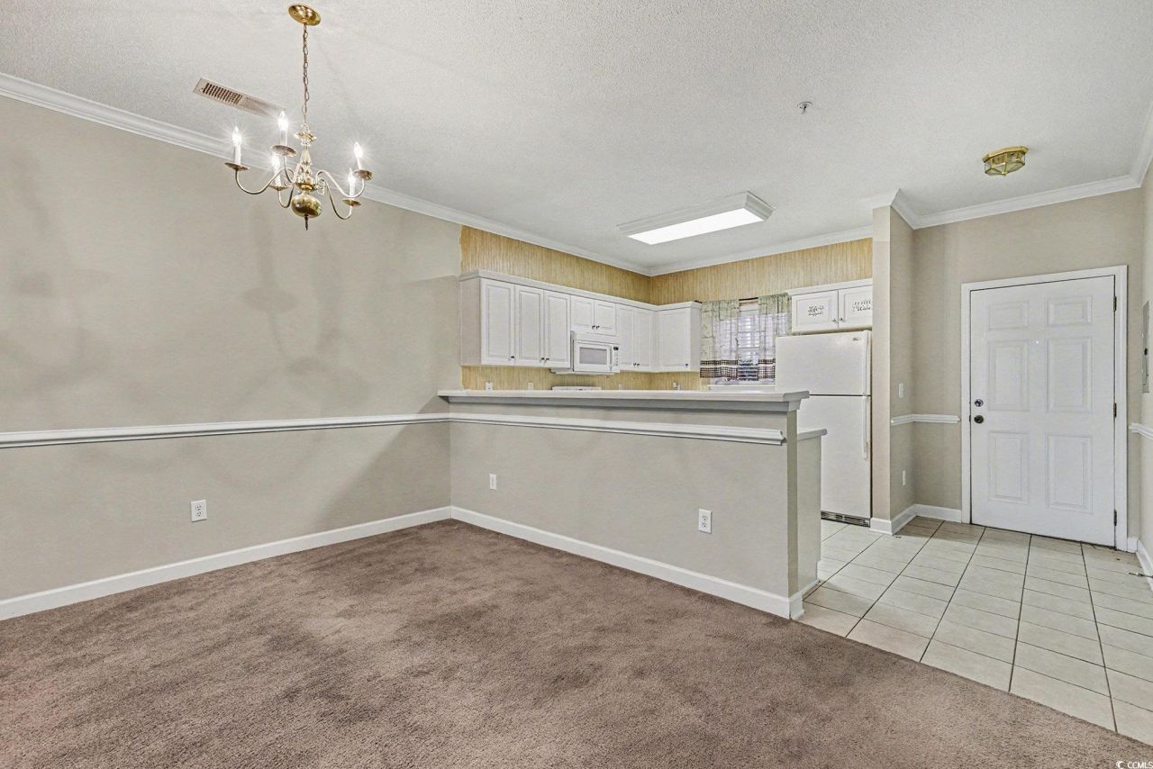 208 Castle Dr. Photo 10