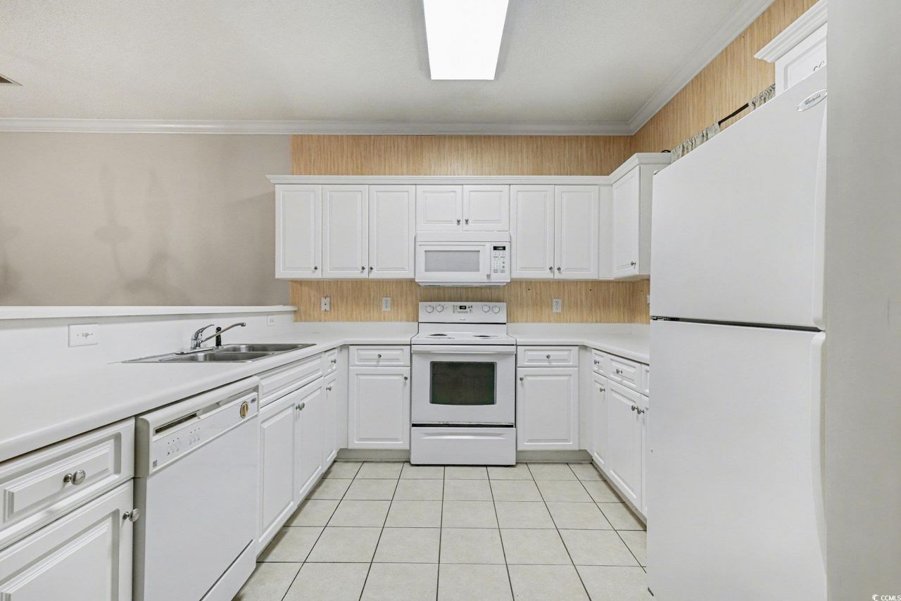 208 Castle Dr. Photo 12