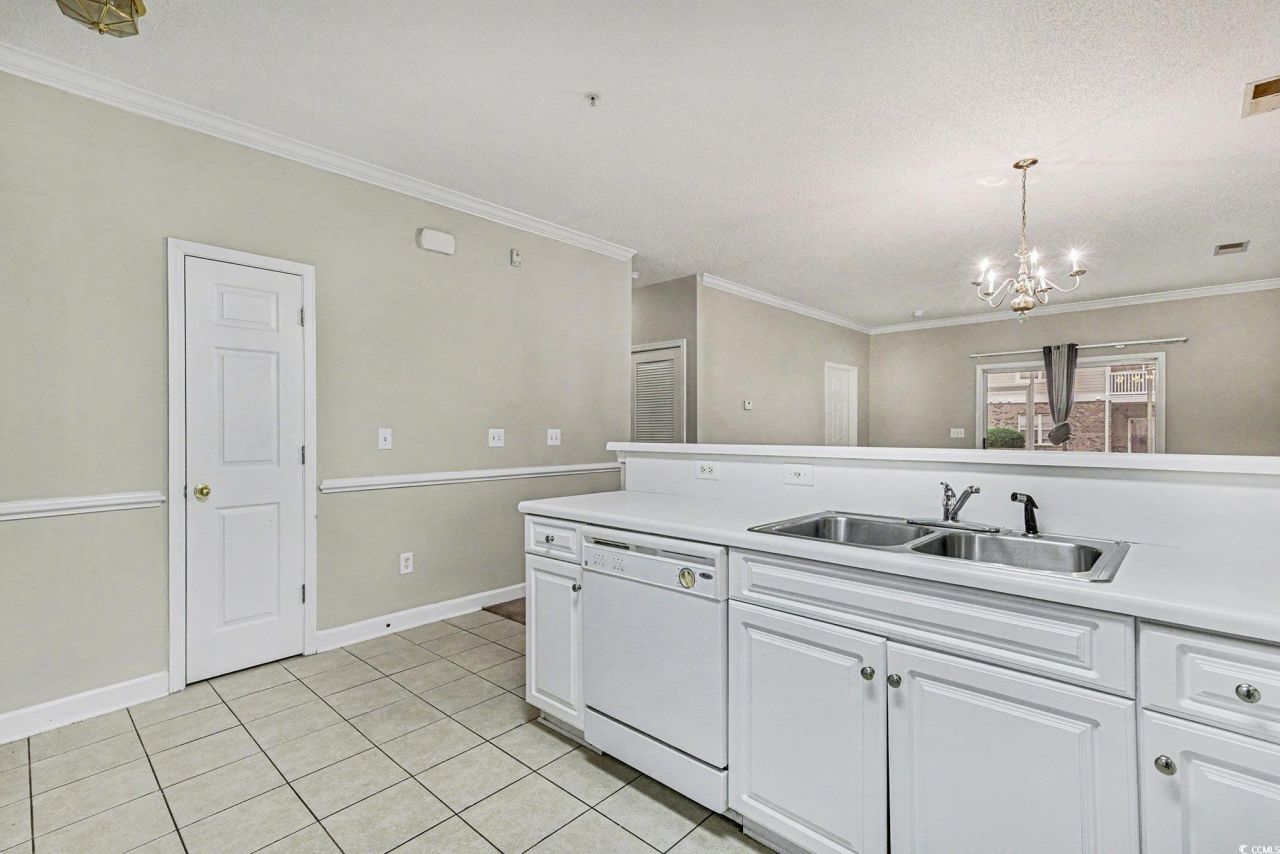 208 Castle Dr. Photo 13