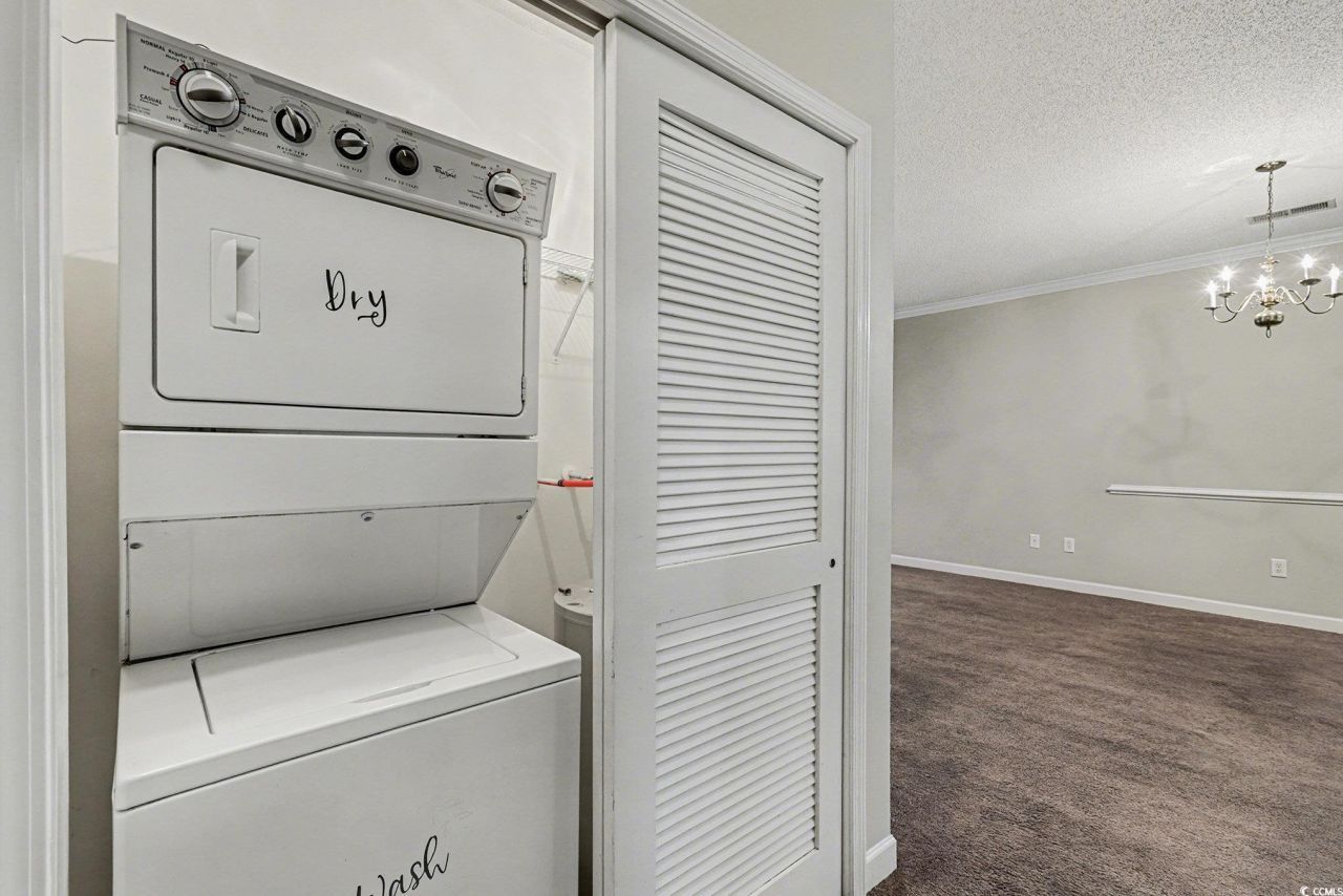 208 Castle Dr. Photo 15