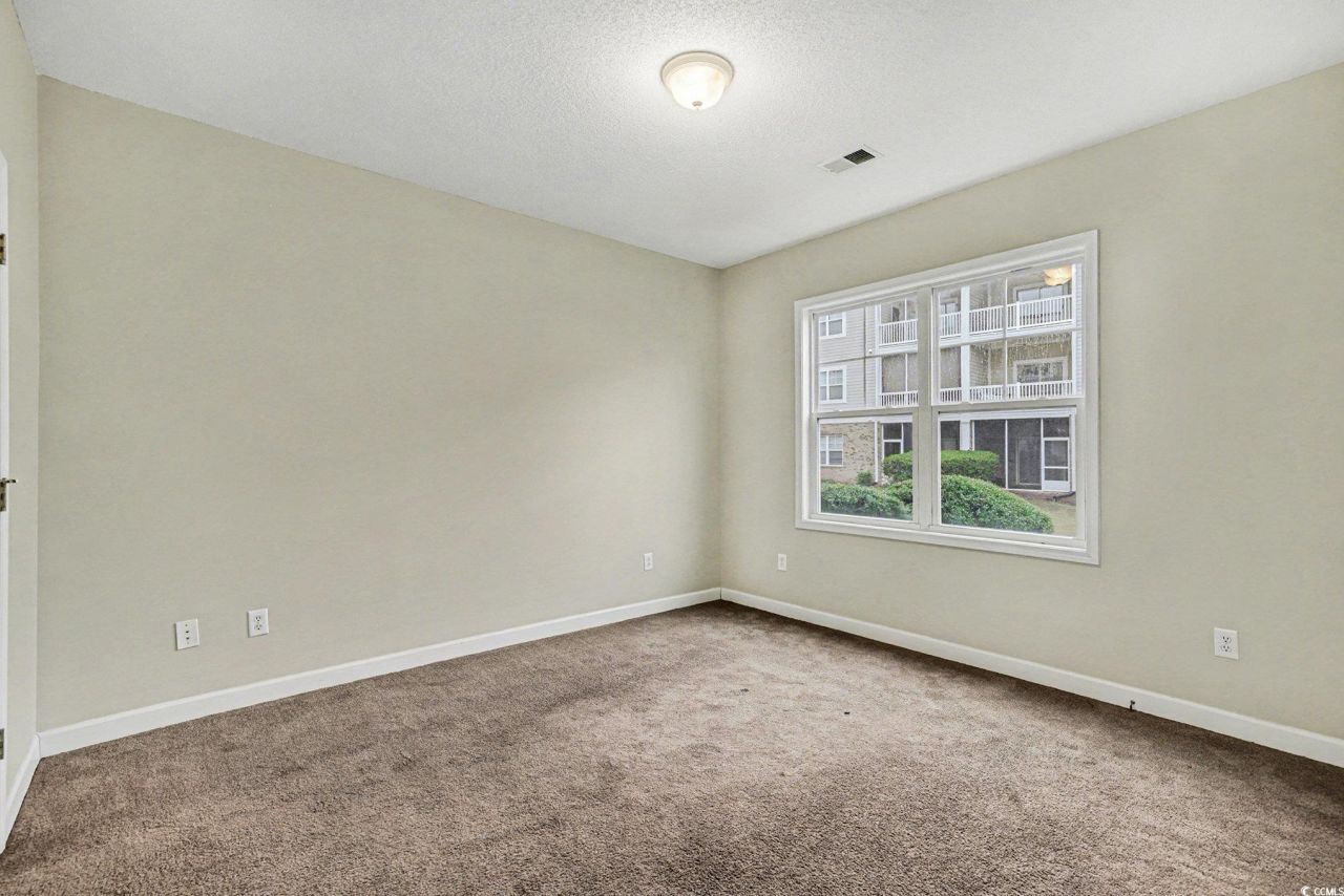 208 Castle Dr. Photo 16