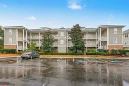 208 Castle Dr. photo 4