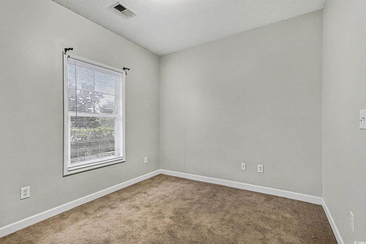 208 Castle Dr. Photo 22