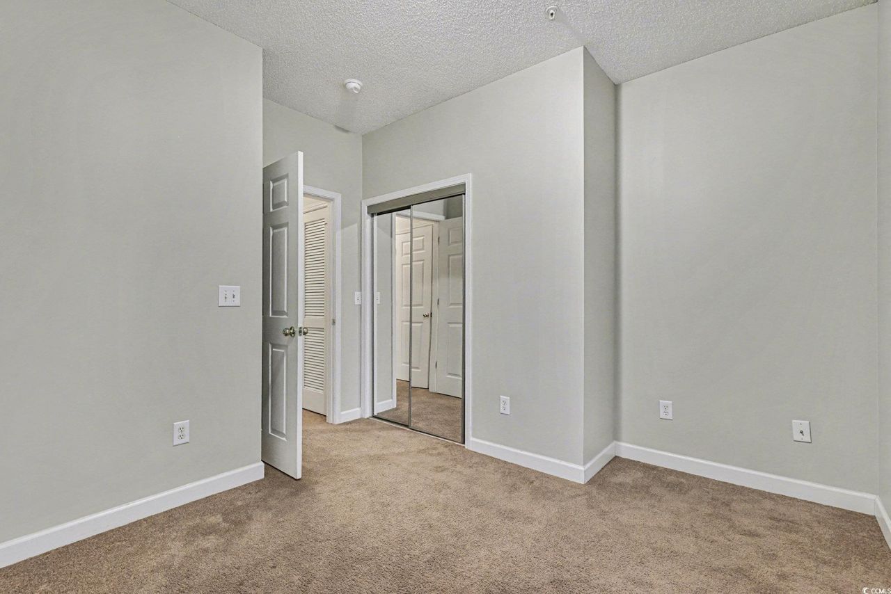 208 Castle Dr. Photo 23