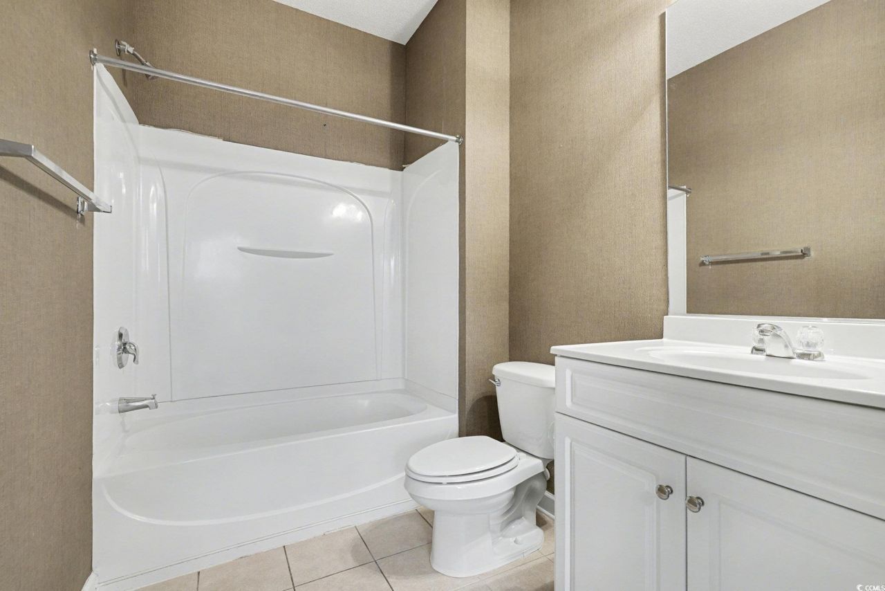 208 Castle Dr. Photo 24