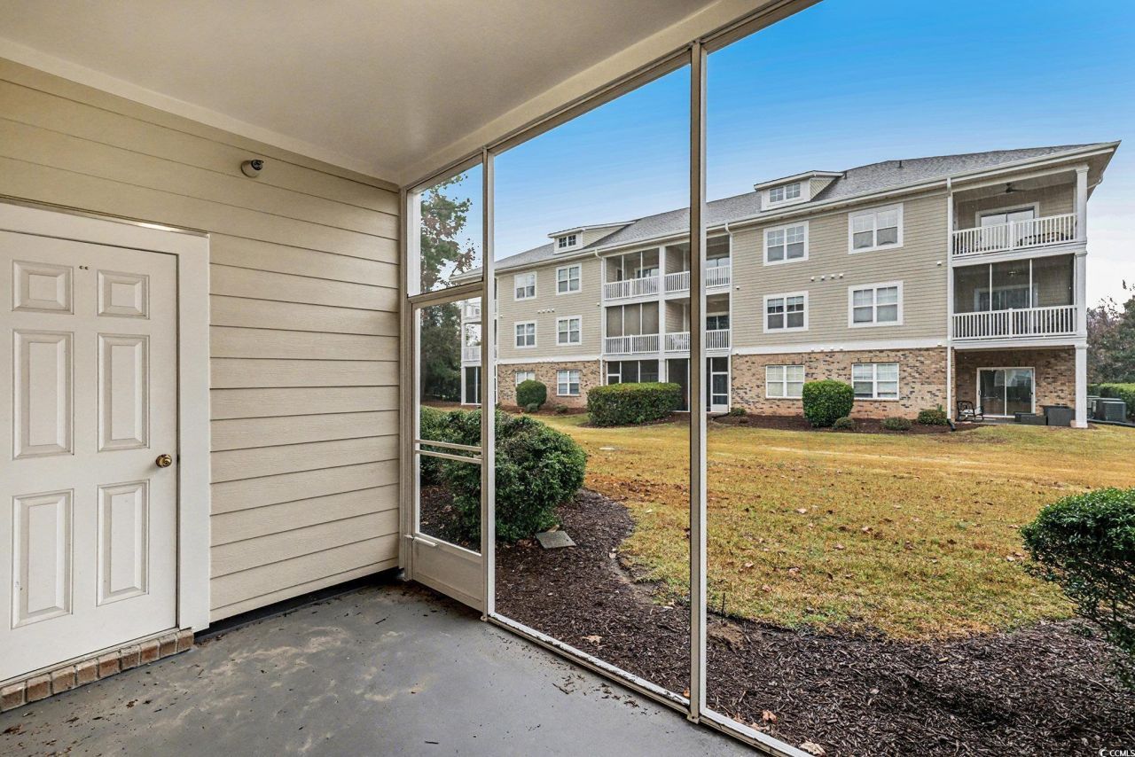 208 Castle Dr. Photo 26