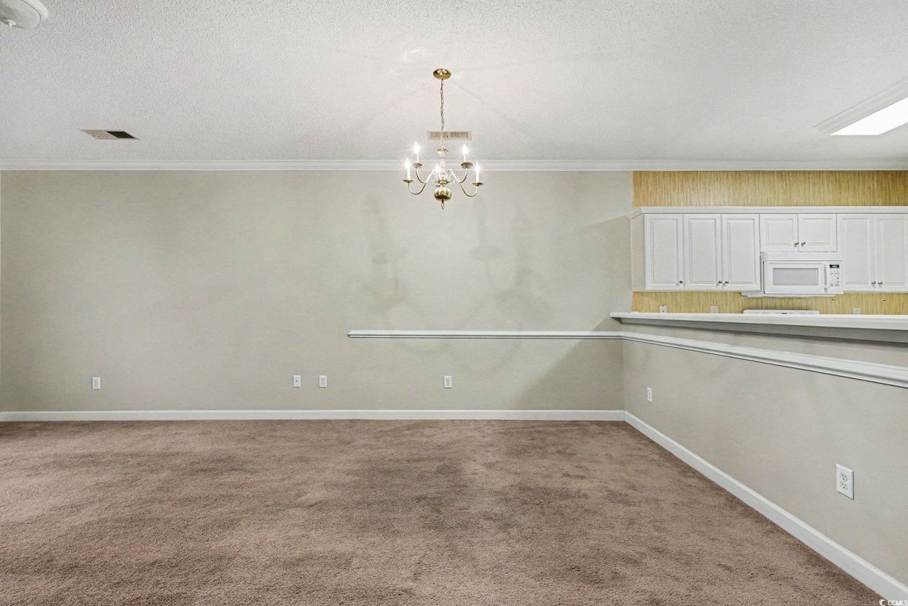 208 Castle Dr. Photo 9