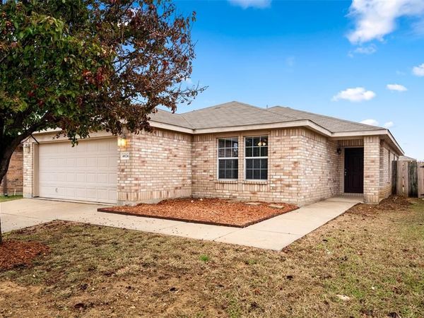 4024 Mantis Street, Fort Worth, TX 76106