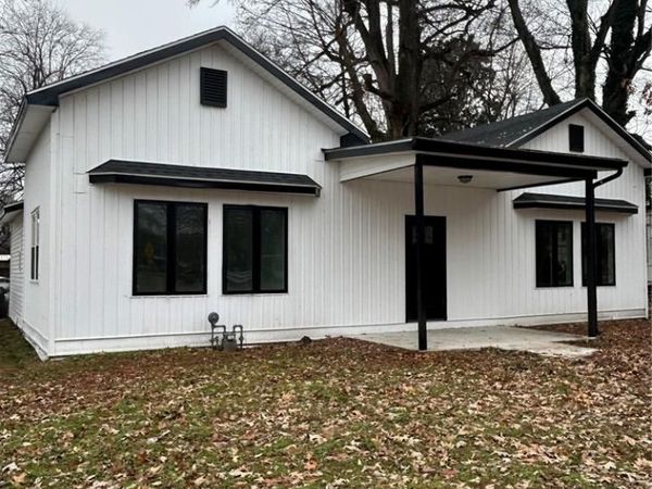 207 E Marshall Street, Charleston, MO 63834