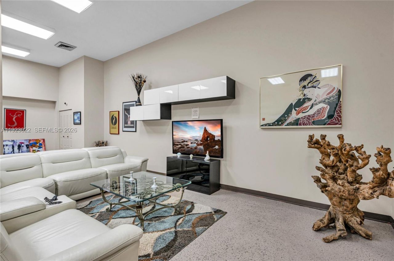 301 174th St, Unit 820, Sunny Isles Beach, FL 33160 Photo