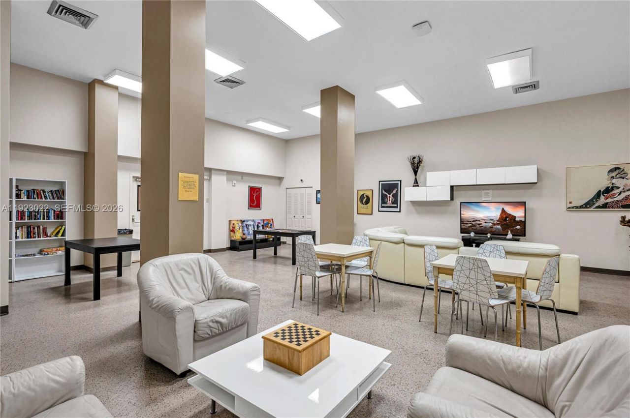 301 174th St, Unit 820, Sunny Isles Beach, FL 33160 Photo