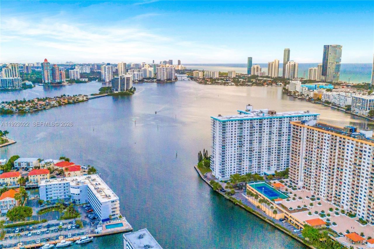 301 174th St, Unit 820, Sunny Isles Beach, FL 33160 Photo