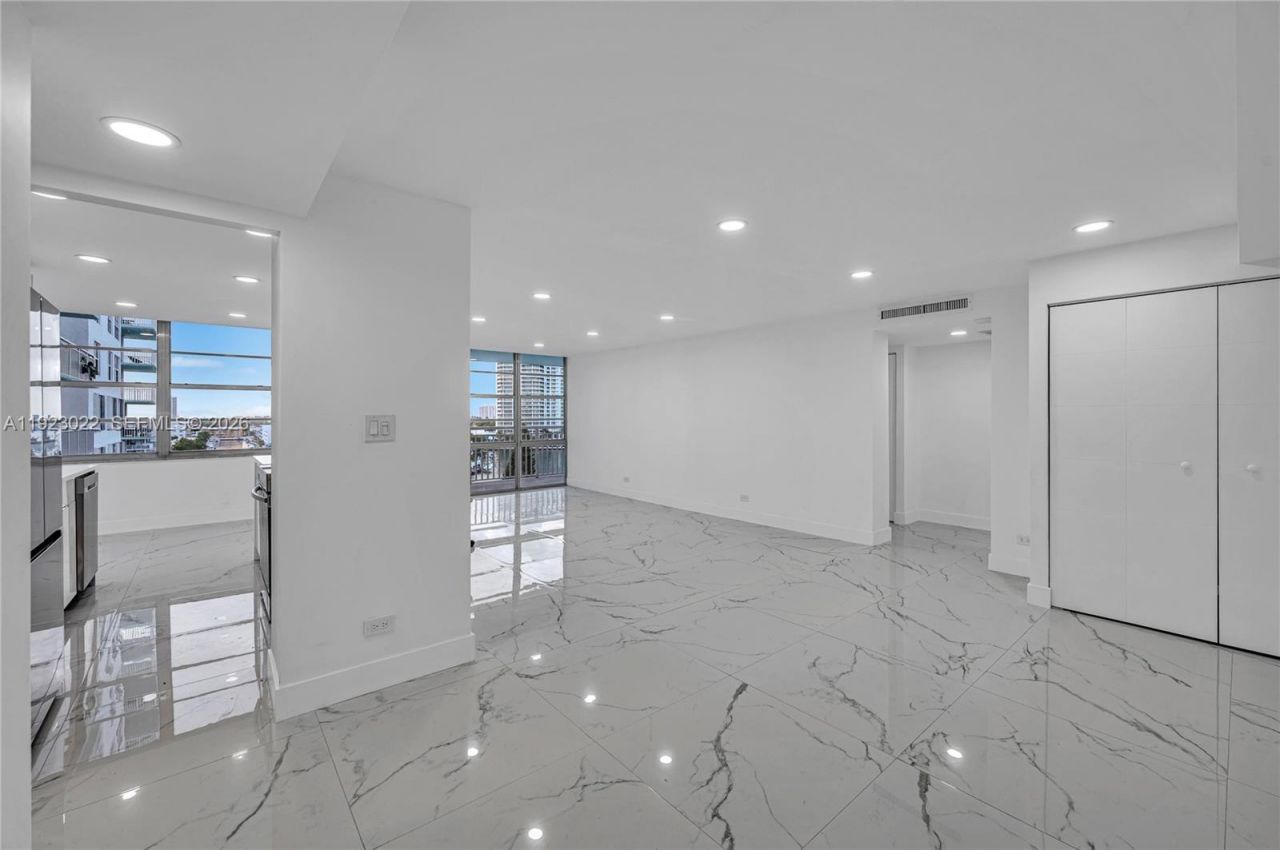 301 174th St, Unit 820, Sunny Isles Beach, FL 33160 Photo