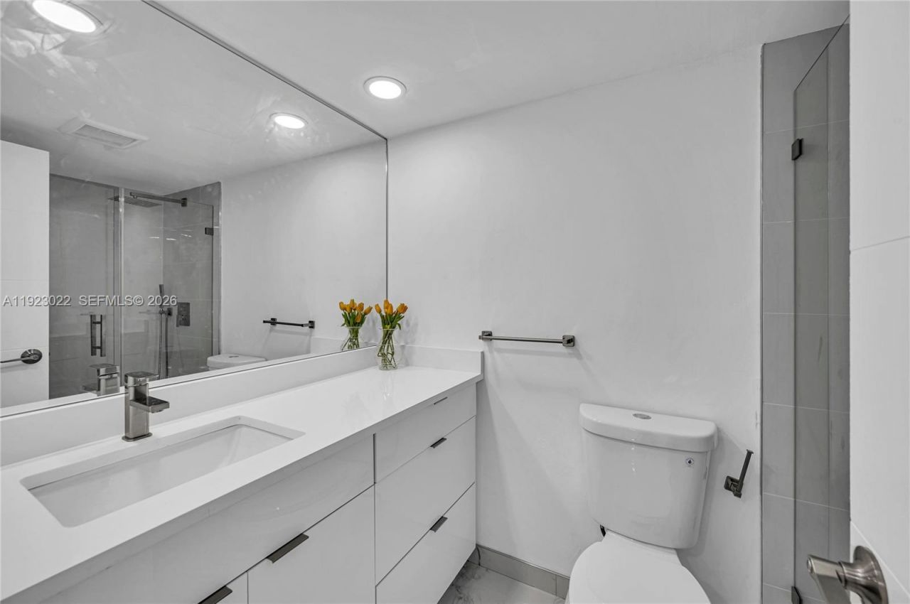 301 174th St, Unit 820, Sunny Isles Beach, FL 33160 Photo